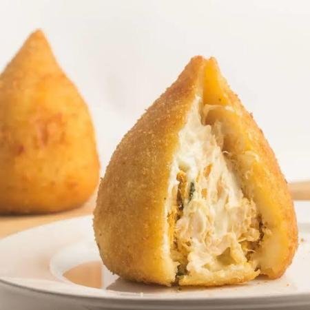 COXINHA FRANGO C/ CATUPIRI
