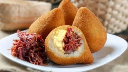 COXINHA DE CARNE SECA